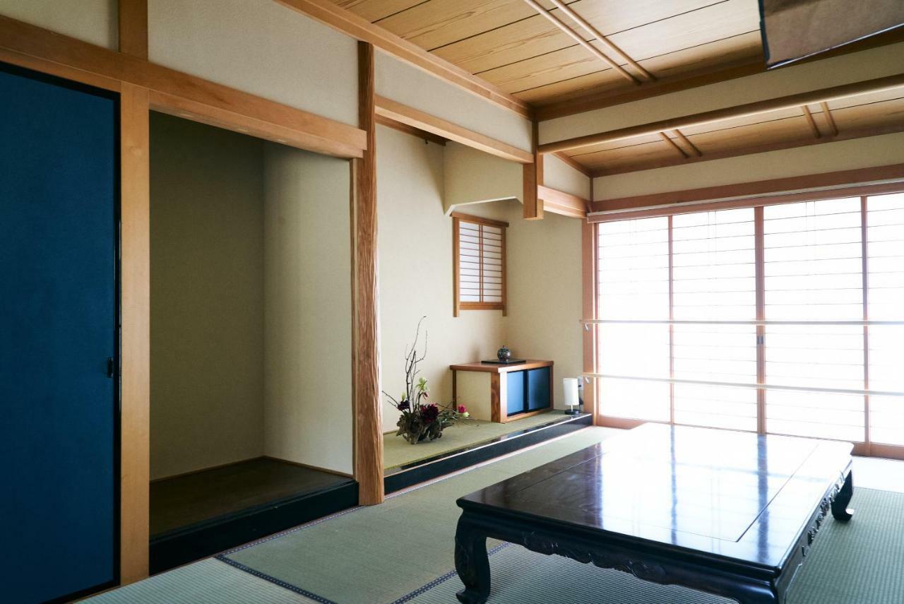 Tengu Tabi-Ne, Cotengu Tabi-Ne Kanazawa Luaran gambar